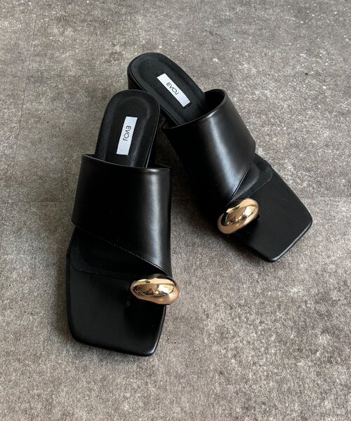 DouDou(ドゥドゥ)の「【WEB限定】GOLDトングミュールサンダル(その他シューズ・レディース・ブラウン/ブラック・MEDIUM/LARGE/SMALL)」の6枚目の写真