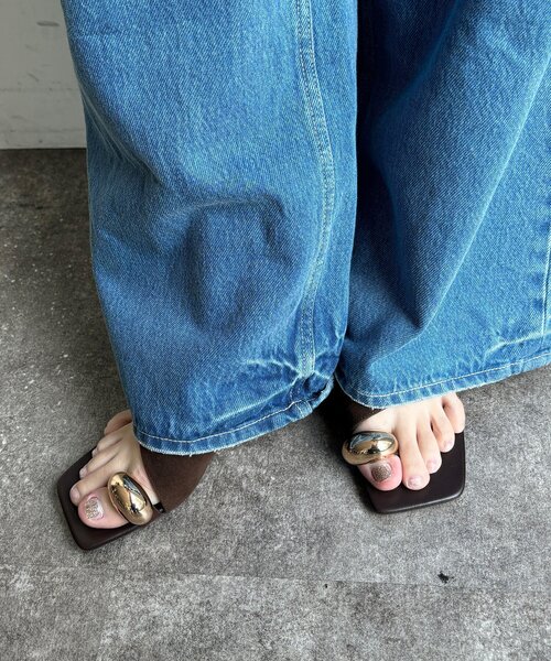 DouDou(ドゥドゥ)の「【WEB限定】GOLDトングミュールサンダル(その他シューズ・レディース・ブラウン/ブラック・MEDIUM/LARGE/SMALL)」の10枚目の写真