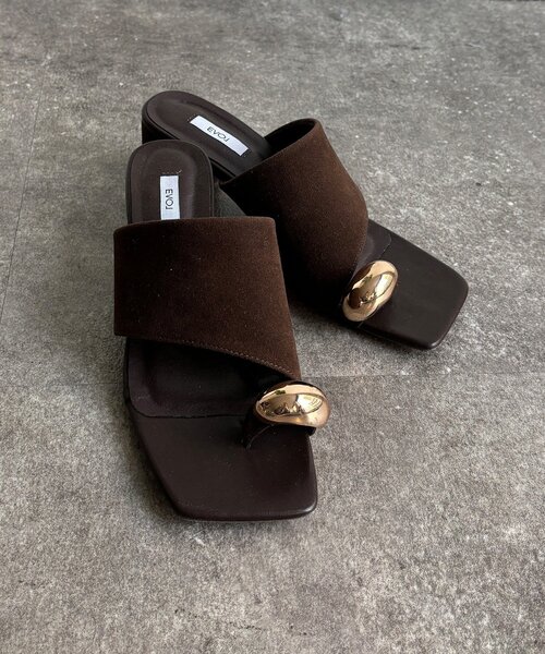 DouDou(ドゥドゥ)の「【WEB限定】GOLDトングミュールサンダル(その他シューズ・レディース・ブラウン/ブラック・MEDIUM/LARGE/SMALL)」の15枚目の写真