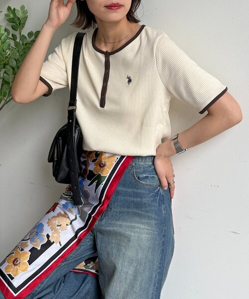 U.S. POLO ASSN.(ユーエスポロアッスン)の「ヘンリーネックリブ半袖T(Tシャツ/カットソー・レディース・ネイビー/ブラウン/アイボリー/ブラック/グレー・FREE)」の1枚目の写真