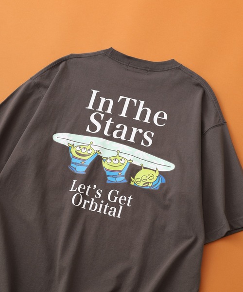 ATELANE(アテレーン)の「トイストーリー プリントBIGTEE 半袖(Tシャツ/カットソー・レディース・ネイビー系2/ホワイト系3/グレー系5/グレー系4/ブラック/ホワイト系4/グレー系1/ホワイト系1/グレー系2/ホワイト系5/イエロー系2/イエロー系1/ホワイト系2/ネイビー系1/グリーン系1・M/L)」の1枚目の写真