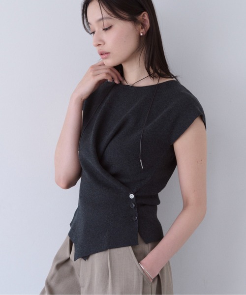 SOYEN（ソイエン）の「2WAYトリプルボタンカシュクールフレンチスリーブニット（ニット/セーター・レディース・ベージュ/オフホワイト/チャコール・F）」の21枚目の写真