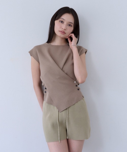 SOYEN（ソイエン）の「2WAYトリプルボタンカシュクールフレンチスリーブニット（ニット/セーター・レディース・ベージュ/オフホワイト/チャコール・F）」の11枚目の写真