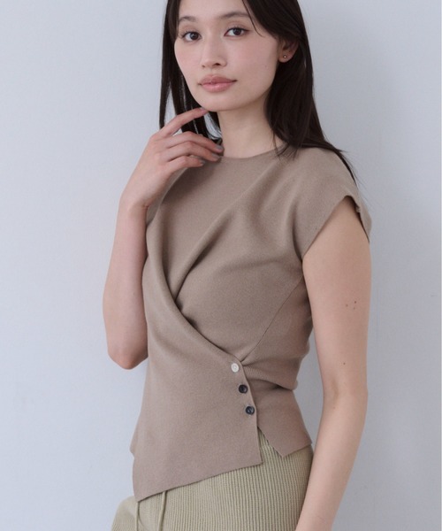 SOYEN（ソイエン）の「2WAYトリプルボタンカシュクールフレンチスリーブニット（ニット/セーター・レディース・ベージュ/オフホワイト/チャコール・F）」の13枚目の写真