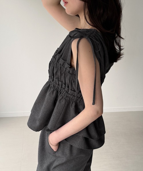 junoah（ジュノア）の「ペプラムデザイントップス＋パンツセットアップ（セットアップ・レディース・ブラック/チャコール/ライトベージュ・MEDIUM/SMALL/LARGE）」の9枚目の写真
