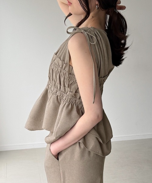 junoah（ジュノア）の「ペプラムデザイントップス＋パンツセットアップ（セットアップ・レディース・ブラック/チャコール/ライトベージュ・MEDIUM/SMALL/LARGE）」の11枚目の写真