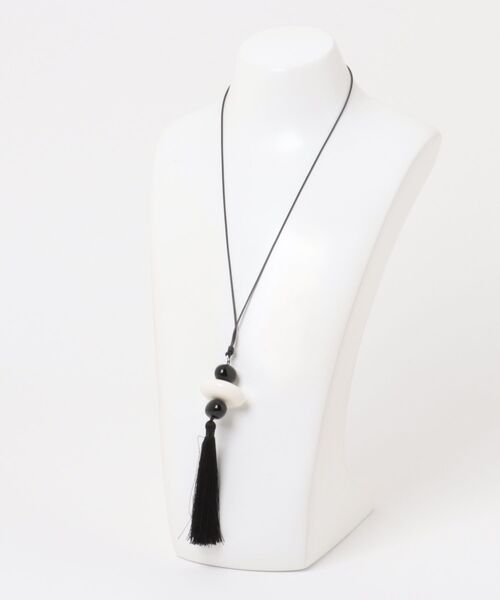 Didot.showroom（ディドット ショールーム）の「タッセルロングネックレス（ACC 004）（ネックレス・レディース・アイボリー/ブラック・FREE）」の3枚目の写真