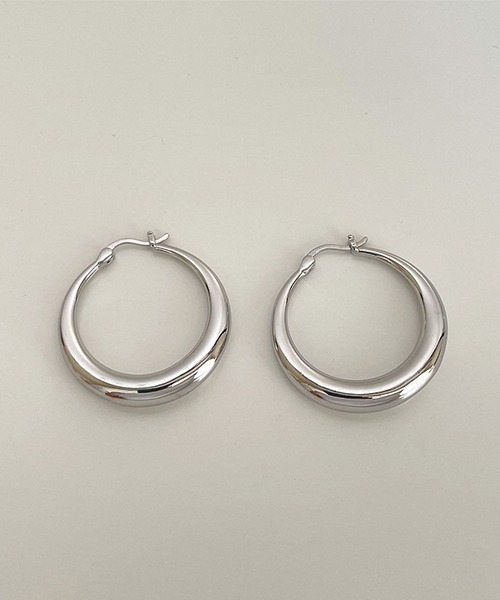 tunee（チュニー）の「フープピアス(LEY)（ピアス（両耳用）・レディース・シルバー/ゴールド・FREE）」の2枚目の写真