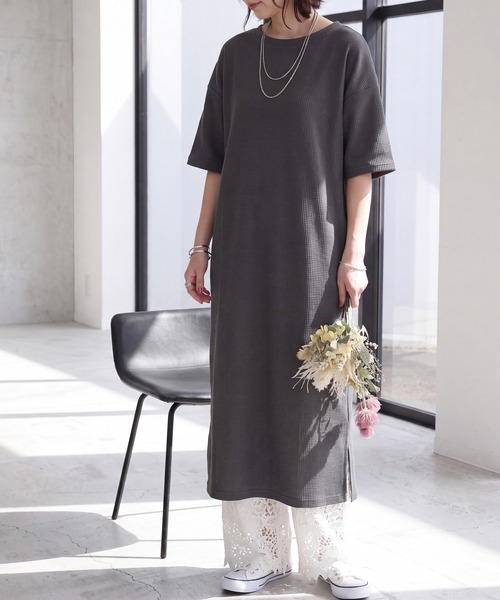 SELECT LEVERY（セレクトリベリー）の「シワになりにくい ジャガード半袖ワンピース（ワンピース・レディース・アイボリー/ブラック/チャコール・MEDIUM/LARGE）」の3枚目の写真