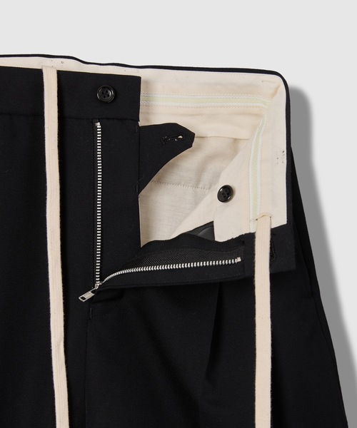 HOLIDAY(ホリデイ)の「WOOL TWILL 2TUCK SLACKS ウールツイルツータックスラックス(スラックス・レディース・ブラック/カーキ・ONE SIZE)」の7枚目の写真