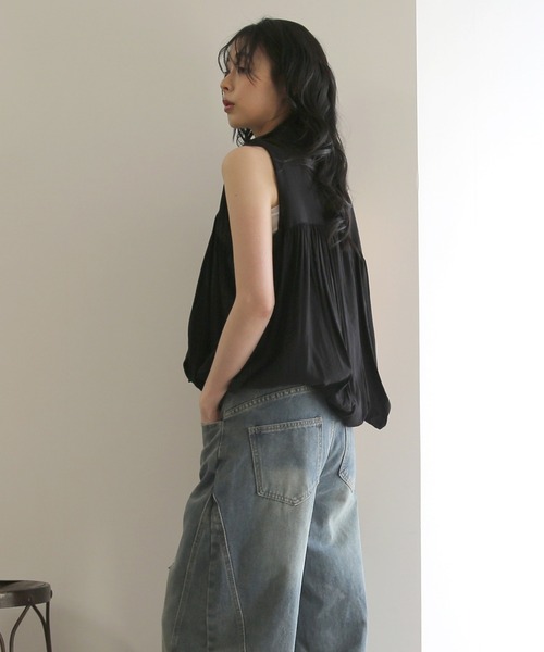 No one knows（ノーワンノーズ）の「ZOZO限定 ノースリーブハーフジップギャザートップス（その他トップス・レディース・ホワイト/ブラック・FREE）」の14枚目の写真
