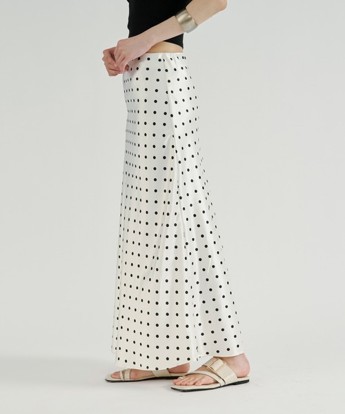 Ezick(エジック)の「Dot satin skirt / ドットサテンスカート(スカート・レディース・ブラック/オフホワイト・FREE)」の19枚目の写真