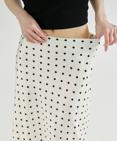 Ezick(エジック)の「Dot satin skirt / ドットサテンスカート(スカート・レディース・ブラック/オフホワイト・FREE)」の22枚目の写真