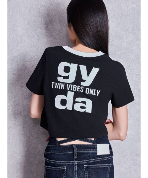GYDA(ジェイダ)の「Square gydaバイカラーショートTシャツ(Tシャツ/カットソー・レディース・ブラック/ライトブルー/オフホワイト/ピンク・FREE)」の3枚目の写真