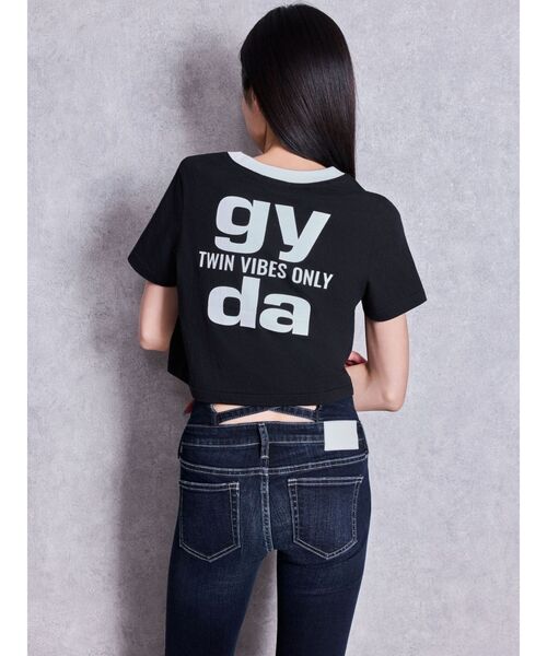 GYDA(ジェイダ)の「Square gydaバイカラーショートTシャツ(Tシャツ/カットソー・レディース・ブラック/ライトブルー/オフホワイト/ピンク・FREE)」の10枚目の写真