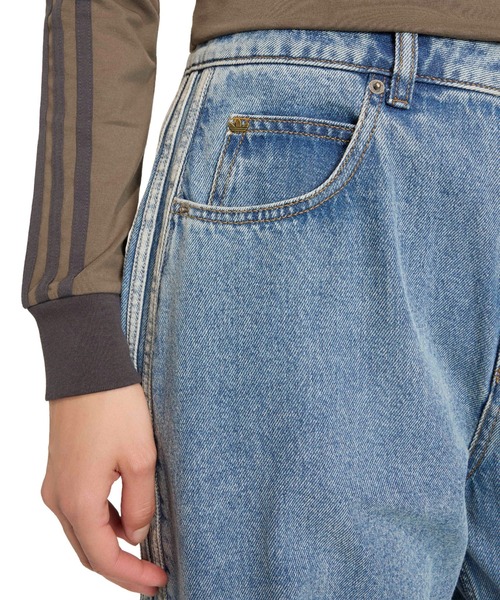 adidas(アディダス)の「adidas HIGH RISE BARREL LEG DENIM PANT / アディダス ハイライズ バレル レッグ デニム パンツ(デニムパンツ・レディース・ライトインディゴブルー・25inch/24inch/26inch)」の3枚目の写真