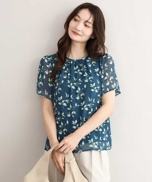 MK MICHEL KLEIN（エムケーミッシェルクラン）の「[洗える]リーフモチーフシフォンブラウス（シャツ/ブラウス・レディース・ネイビー/グリーン・38）」の2枚目の写真