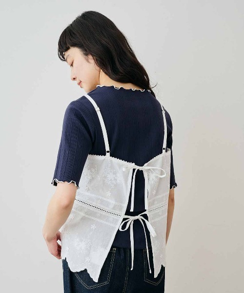 Live in comfort（リブインコンフォート）の「リブ　イン　コンフォート　人気スタイリスト石上美津江さんとつくった　スカラップレースのキャミソールビスチェ〈オフホワイト〉（キャミソール・レディース・オフホワイト・3L/LL/L/M/S）」の6枚目の写真