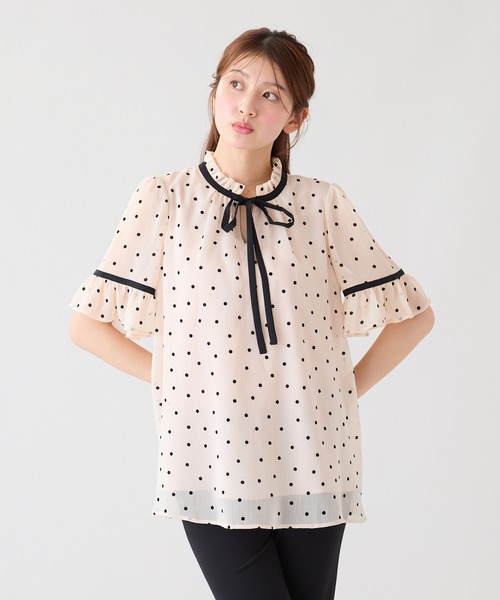 Rose Tiara(ローズティアラ)の「ドットフロッキーフリルブラウス(シャツ/ブラウス・レディース・ベージュ/ブラック・42/38/46)」の6枚目の写真