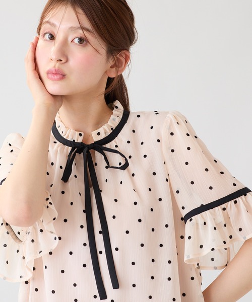 Rose Tiara(ローズティアラ)の「ドットフロッキーフリルブラウス(シャツ/ブラウス・レディース・ベージュ/ブラック・42/38/46)」の9枚目の写真