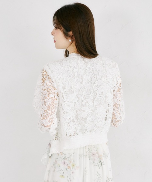 tocco closet(トッコ クローゼット)の「パールチャーム付きフラワーカットワークレースブルゾン(ブルゾン・レディース・オフホワイト・M)」の9枚目の写真