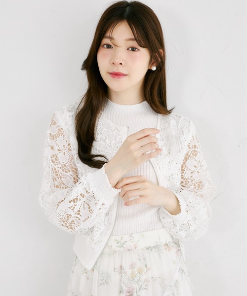 tocco closet(トッコ クローゼット)の「パールチャーム付きフラワーカットワークレースブルゾン(ブルゾン・レディース・オフホワイト・M)」の17枚目の写真