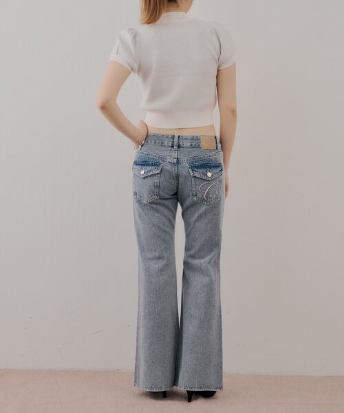 Chico（チコ）の「【2サイズ展開】ローライズロゴ刺繍フレアデニム（デニムパンツ・レディース・ブラック/ブルー系その他/スカイブルー・MEDIUM/SMALL）」の8枚目の写真
