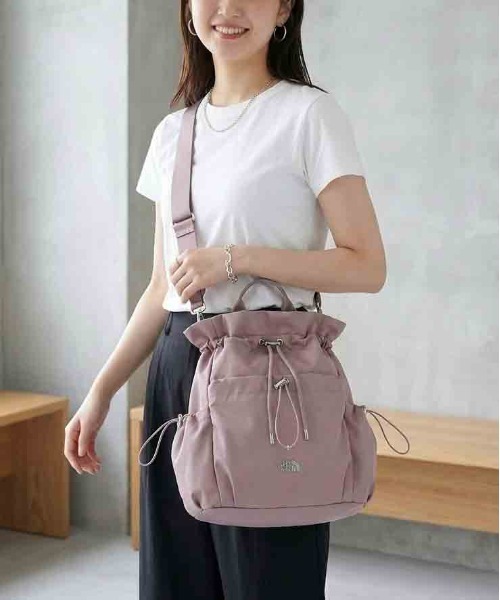 THE NORTH FACE(ザノースフェイス)の「【THE NORTH FACE/ザノースフェイス】3WAY 巾着型 ショルダー ボディバッグ リュック バックパック/BONNEY PACK M/ユニセックス(バックパック/リュック・レディース・ブラック/クリーム/スモークピンク・ONE SIZE)」の2枚目の写真