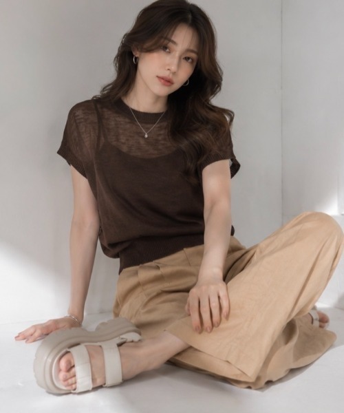 Dolce Fiora（ドルチェフィオラ）の「涼やかな透け感がおしゃれな、スラブシアー半袖ニット（ニット/セーター・レディース・ホワイト/ブラック/ブラウン・M）」の7枚目の写真