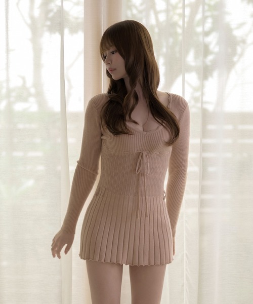 M DOLLY(エムドリー)の「Knit tilly mini dress / ニットティリーミニドレス(ワンピース・レディース・ブラック/ピンクベージュ/アイボリー・FREE)」の3枚目の写真