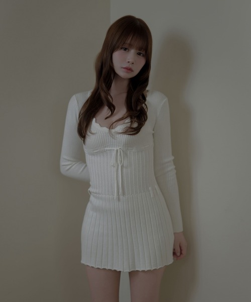 M DOLLY(エムドリー)の「Knit tilly mini dress / ニットティリーミニドレス(ワンピース・レディース・ブラック/ピンクベージュ/アイボリー・FREE)」の4枚目の写真