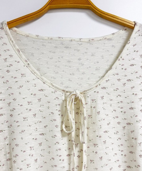 LEMOA(レモア)の「小花柄フロントリボン長袖カットソー(Tシャツ/カットソー・レディース・ベージュ・FREE)」の10枚目の写真