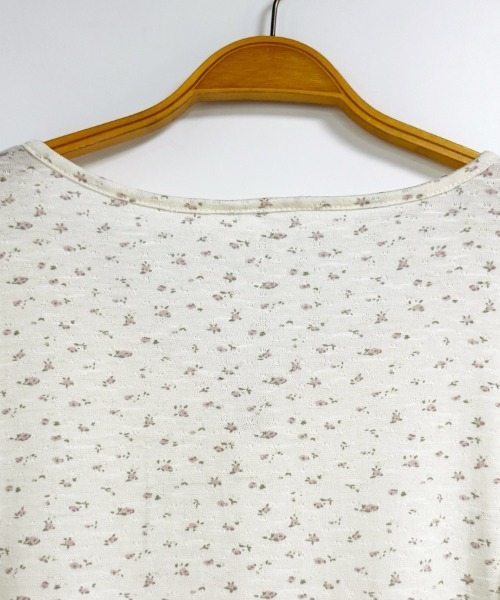 LEMOA(レモア)の「小花柄フロントリボン長袖カットソー(Tシャツ/カットソー・レディース・ベージュ・FREE)」の12枚目の写真
