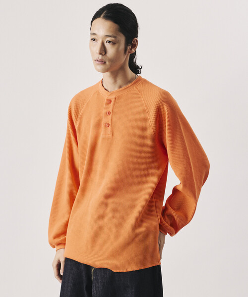 FREAK'S STORE(フリークスストア)の「ラグランスリーブ ヘンリーネック ワッフル ロングスリーブTEE(Tシャツ/カットソー・メンズ・ホワイト/その他9/オレンジ/カモフラージュ/チャコールグレー・MEDIUM/LARGE)」の7枚目の写真