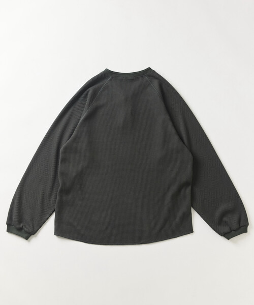 FREAK'S STORE(フリークスストア)の「ラグランスリーブ ヘンリーネック ワッフル ロングスリーブTEE(Tシャツ/カットソー・メンズ・ホワイト/その他9/オレンジ/カモフラージュ/チャコールグレー・MEDIUM/LARGE)」の14枚目の写真