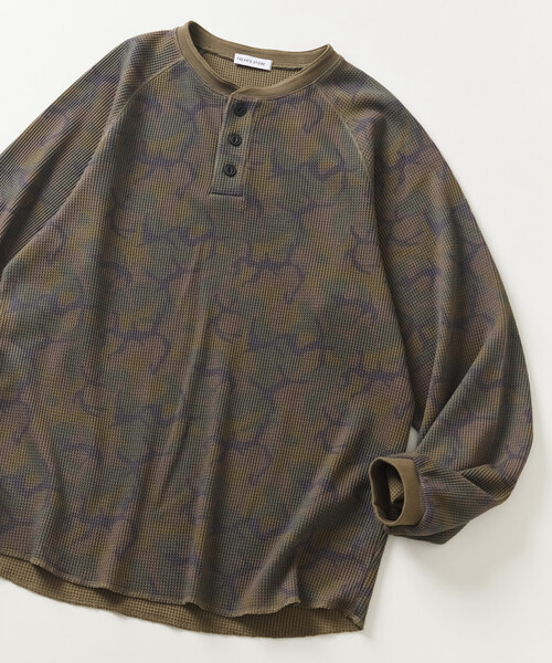 FREAK'S STORE(フリークスストア)の「ラグランスリーブ ヘンリーネック ワッフル ロングスリーブTEE(Tシャツ/カットソー・メンズ・ホワイト/その他9/オレンジ/カモフラージュ/チャコールグレー・MEDIUM/LARGE)」の19枚目の写真