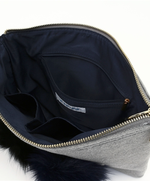 Bou Jeloud（ブージュルード）の「ファーポンポン付クラッチ（クラッチバッグ・レディース・グレー/ネイビー・FREE）」の9枚目の写真