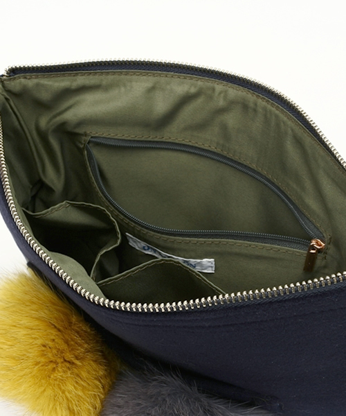 Bou Jeloud（ブージュルード）の「ファーポンポン付クラッチ（クラッチバッグ・レディース・グレー/ネイビー・FREE）」の12枚目の写真