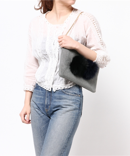 Bou Jeloud（ブージュルード）の「ファーポンポン付クラッチ（クラッチバッグ・レディース・グレー/ネイビー・FREE）」の5枚目の写真