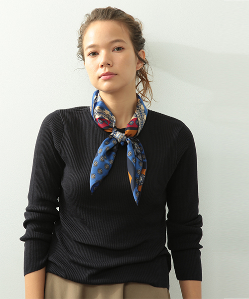 SEVENDAYS=SUNDAY（セブンデイズサンデイ）の「・スカーフ付リブニットプルオーバー（ニット/セーター・レディース・ネイビー/オフホワイト/グレー/キャメル・M/L）」の3枚目の写真