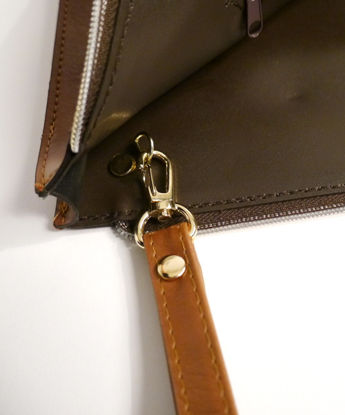 MONO-MART(モノマート)の「PU Leather Square Clutch Bag(クラッチバッグ・メンズ・ブルー系その他/ブラウン/キャメル/レッド/アイボリー/ホワイト×ブラック/ブラウン系その他/ネイビー/ブラック・FREE)」の17枚目の写真