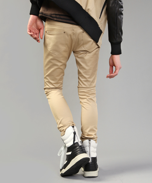 MIDWEST（ミッドウエスト）の「DIET BUTCHER SLIM SKIN×MIDWEST　別注ルーズフィットパンツ（その他パンツ・メンズ・ベージュ/ネイビー・1/2）」の4枚目の写真