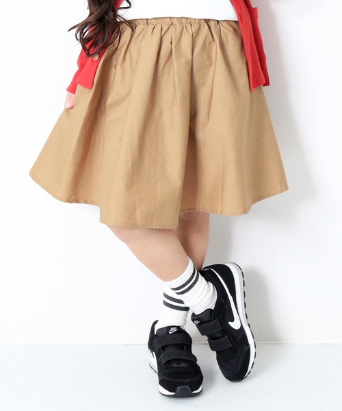 devirock（デビロック）の「膝丈ボリュームギャザースカート スカッツ（スカート・キッズ・ブラック/ベージュ/ネイビー/ブラウン/カーキ/マスタード/グリーン系その他/イエロー系その他/ピンク系その他/ワイン/レッド/オレンジ系その他・110cm/100cm/120cm/130cm/140cm/150cm/160cm）」の4枚目の写真