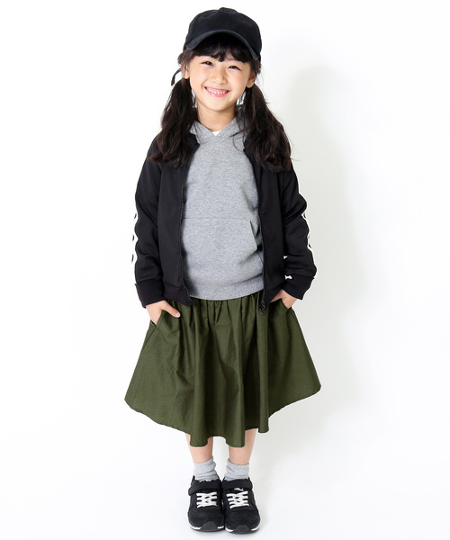 devirock（デビロック）の「膝丈ボリュームギャザースカート スカッツ（スカート・キッズ・ブラック/ベージュ/ネイビー/ブラウン/カーキ/マスタード/グリーン系その他/イエロー系その他/ピンク系その他/ワイン/レッド/オレンジ系その他・110cm/100cm/120cm/130cm/140cm/150cm/160cm）」の16枚目の写真