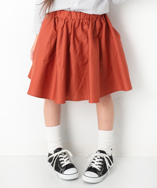 devirock（デビロック）の「膝丈ボリュームギャザースカート スカッツ（スカート・キッズ・ブラック/ベージュ/ネイビー/ブラウン/カーキ/マスタード/グリーン系その他/イエロー系その他/ピンク系その他/ワイン/レッド/オレンジ系その他・110cm/100cm/120cm/130cm/140cm/150cm/160cm）」の12枚目の写真