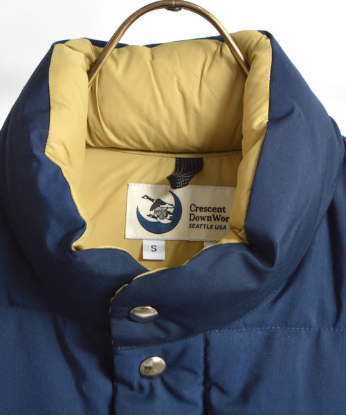 Crescent Down Works（クレセントダウンワークス）の「【CRESCENT DOWN WORKS 】ITALIAN VEST 60/40 MADE IN USA（ダウンベスト・メンズ・ブラック/ベージュ/ネイビー・S/M/L/XS）」の19枚目の写真