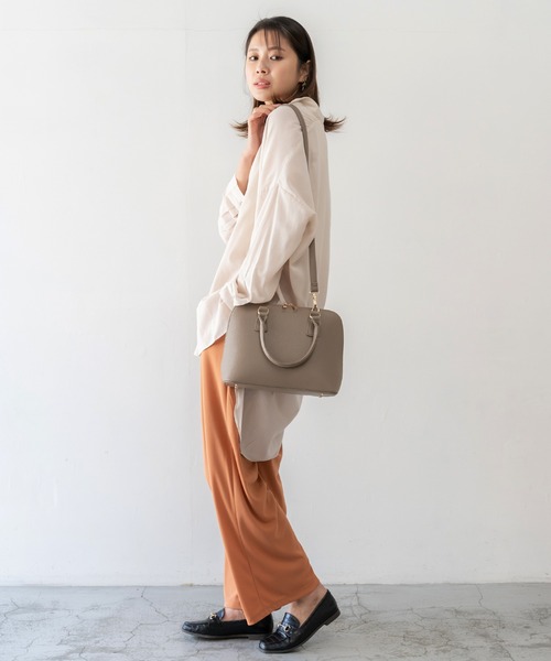 VitaFelice（ヴィータフェリーチェ）の「セレモニーバッグ ラウンドファスナー2wayハンドバッグ 入園式 卒園式 卒業式 入学式 結婚式（ハンドバッグ・レディース・ブラック系その他/ブラック/グレー/ベージュ系その他/ブルー/アイボリー/シャンパン/ブラック系その他2/ブラック系その他4/ベージュ系2/ベージュ系1/ブラック系その他3/ホワイト系その他/ブラック系その他5・FREE）」の16枚目の写真