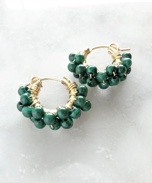 tone(トーン)の「【marinaJEWELRY】14kgf/Malachite wrapped pierced earring(ピアス(両耳用)・レディース・グリーン・S)」の4枚目の写真