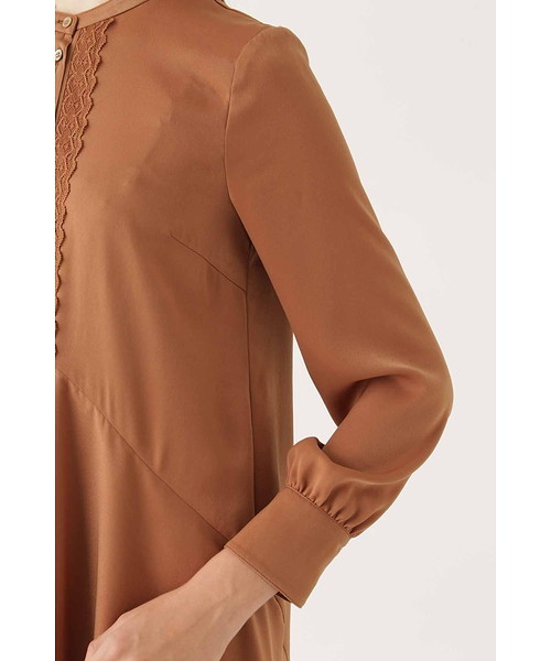 JILL STUART（ジルスチュアート）の「◆ロイススタンドカラーワンピース（ワンピース・レディース・ネイビー/オレンジ・2/4）」の5枚目の写真