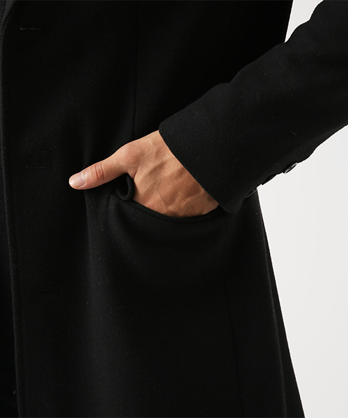 AZUL by moussy（アズールバイマウジー）の「スタンダードシングルチェスターコート（チェスターコート・メンズ・キャメル/ブラック・MEDIUM/LARGE/SMALL/X-LARGE/X-SMALL）」の3枚目の写真